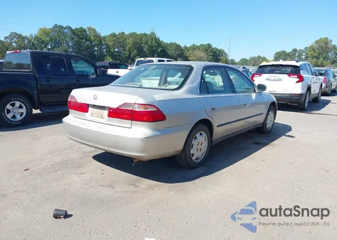 1999 Honda Accord Lx из США, поврежденный, VIN 1HGCG5643XA137357